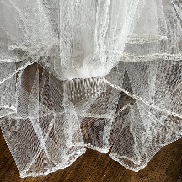 Bridal veil - Picture 3 of 3